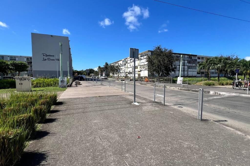 Appartement Proche Aeroport Au Rez-De-Chaussee Les Abymes Exteriér fotografie